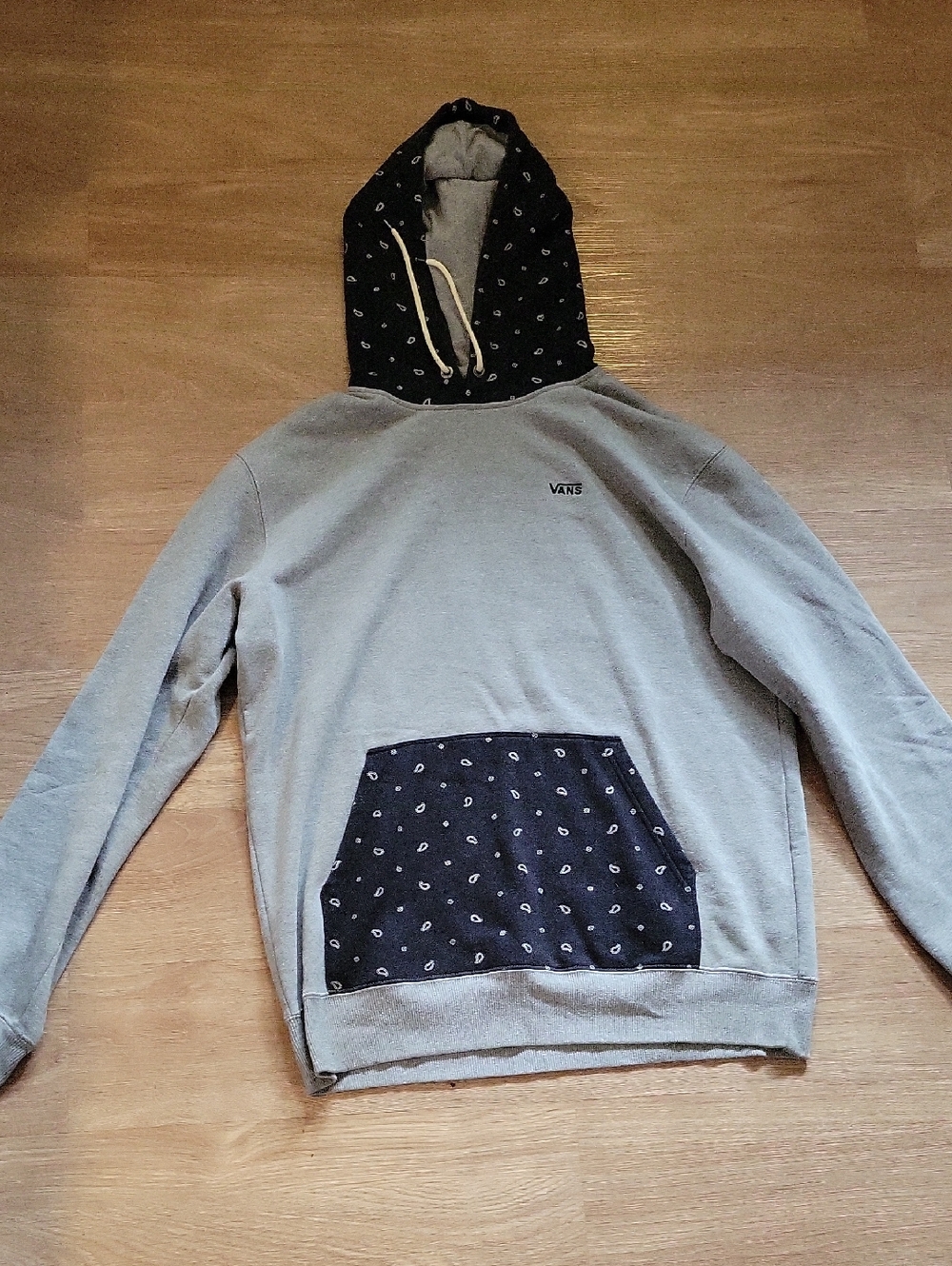 Vans Men’s Light Gray Hoodie with Black Patterned Hood & Pocket